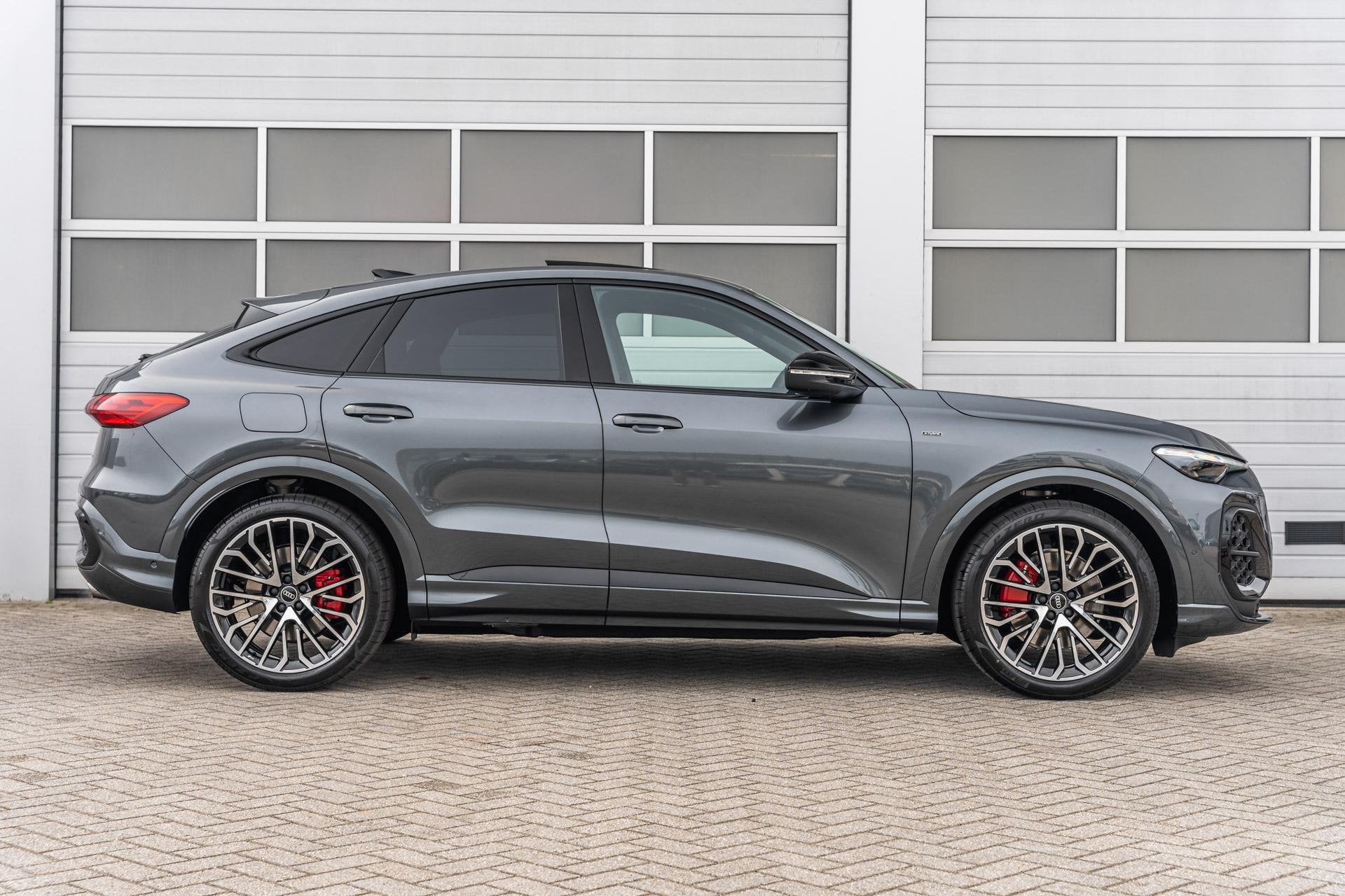 Audi Q5 Sportback 2.0 e-hybrid 367pk quattro S edition Compe, Auto's, Automaat, 12 maanden, 4 cilinders, 150 min