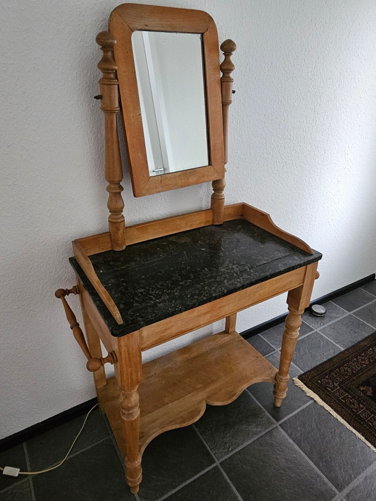 Antieke kaptafel in prijs verlaagd.., Ophalen