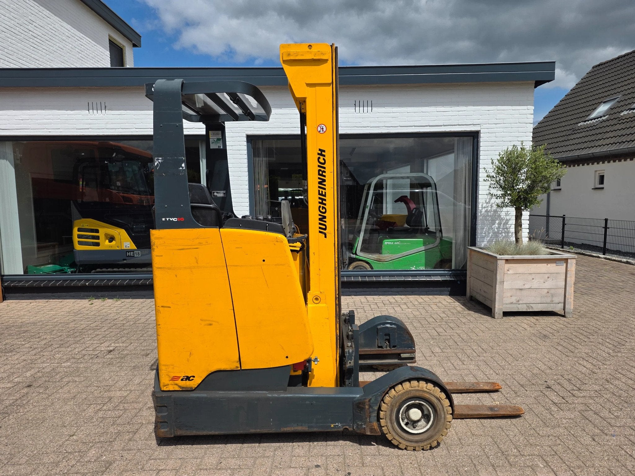 Jungheinrich Reachtruck heftruck triplo hoge wielen, Elektrisch, Heftruck, Jungheinrich