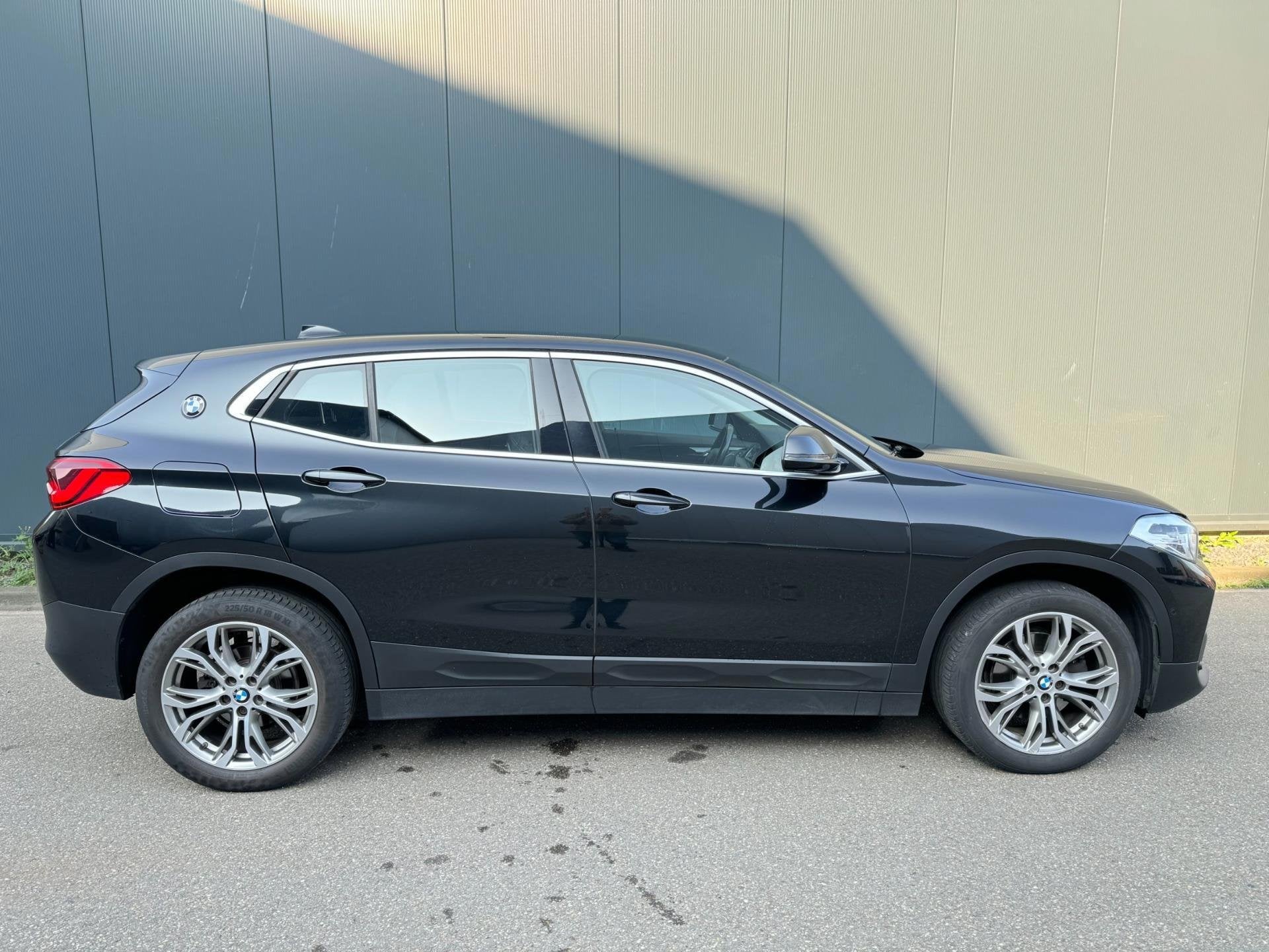 BMW X2 SDrive18i High Executive Automatic, Gebruikt, Zwart, Bedrijf, Parkeerassistent