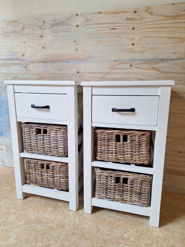 Nachtkastjes met rotan manden, Huis en Inrichting, Slaapkamer | Nachtkastjes, Ophalen, Gebruikt, Minder dan 45 cm, 55 tot 70 cm