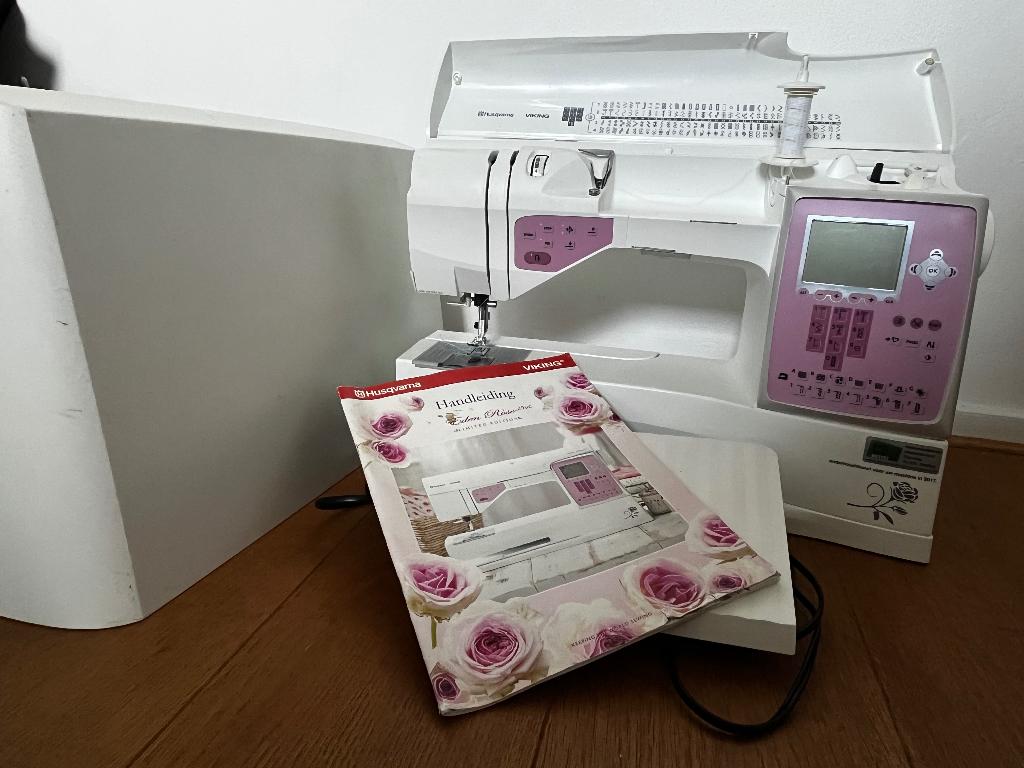 Husqvarna Viking Eden Rose 250C, Hobby en Vrije tijd, Naaimachines en Toebehoren, Ophalen of Verzenden, Zo goed als nieuw, Naaimachine