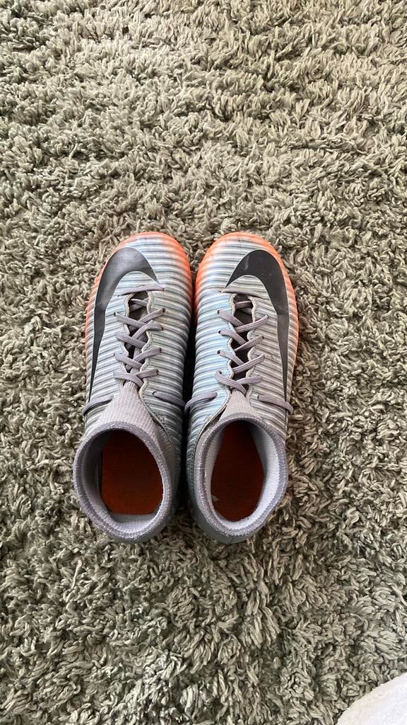 Mooie voetbalschoenen Nike CR7 maat 36,5, Sport en Fitness, Voetbal, Maat XS of kleiner, Schoenen, Ophalen of Verzenden, Zo goed als nieuw