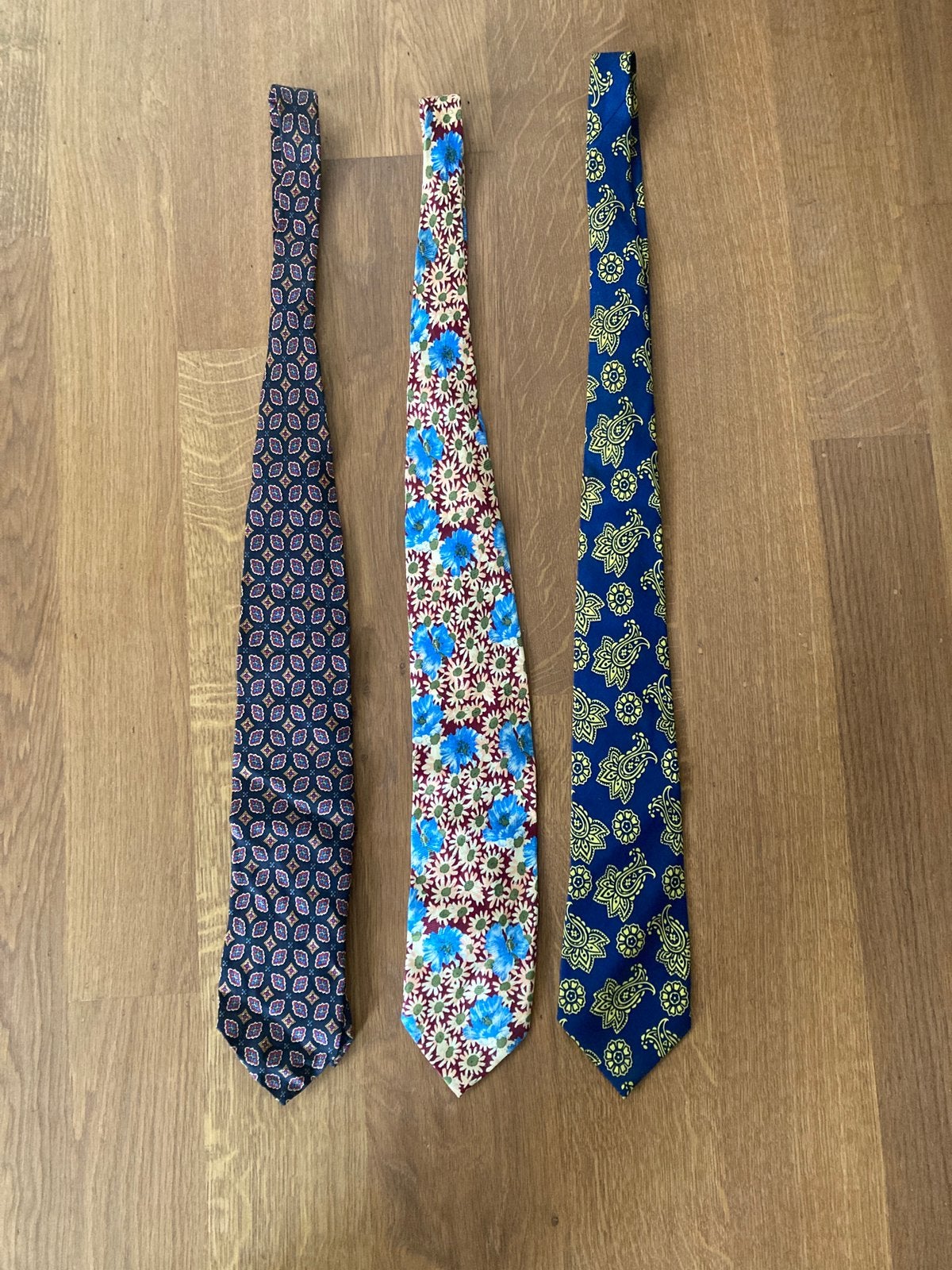 3 stropdassen, Ophalen of Verzenden, Zo goed als nieuw, Overige kleuren, Met patroon