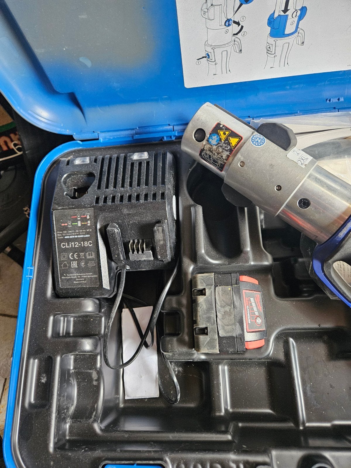 Geberit ACO 203XL persmachine met lader en accu, Ophalen of Verzenden, Gebruikt, Overige typen, Overige merken