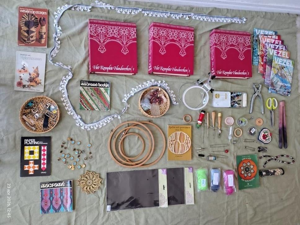 Het complete handwerken, met veel materialen en extra's., Ophalen of Verzenden, Gebruikt, Boek, Kunst en Creatief