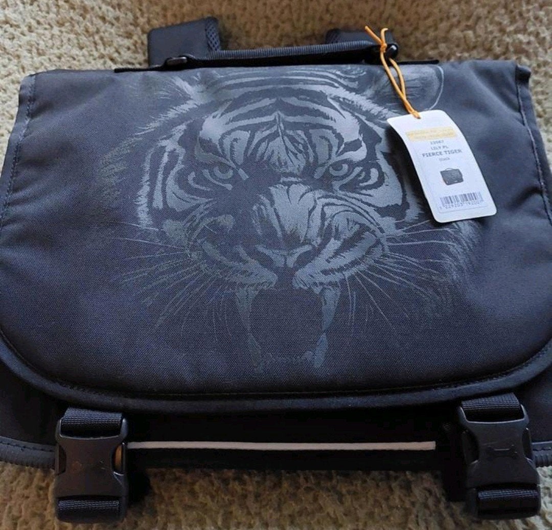 Stoere jongens,rug/tas Stones and bones black (NIEUW)., Rugtas, Zwart, Nieuw, 30 tot 40 cm