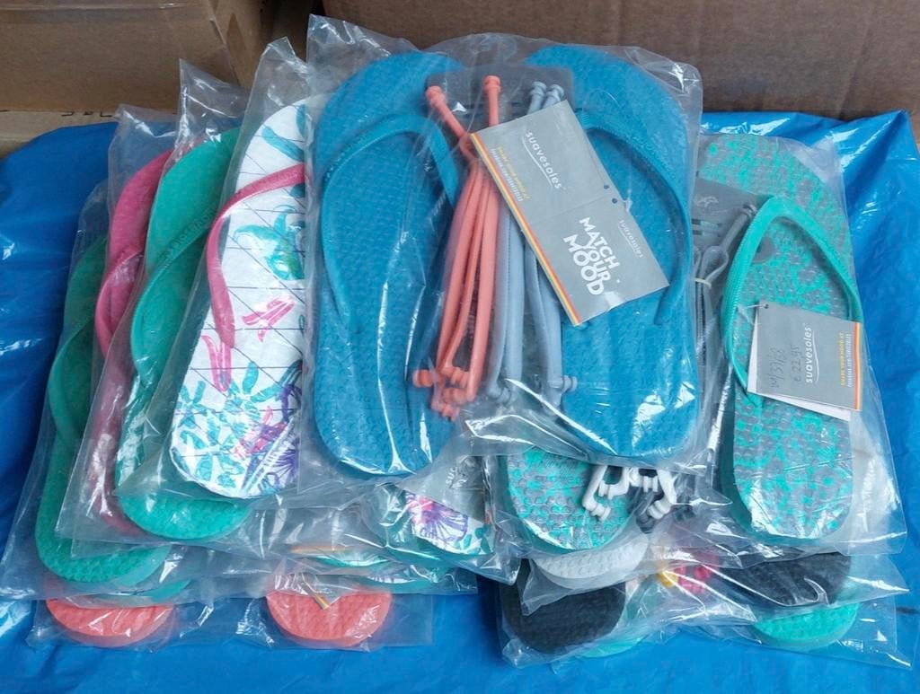 Partij verkopen!
Diverse maten Match your mood slippers, Ophalen of Verzenden, Nieuw, Maat 38/40 (M)