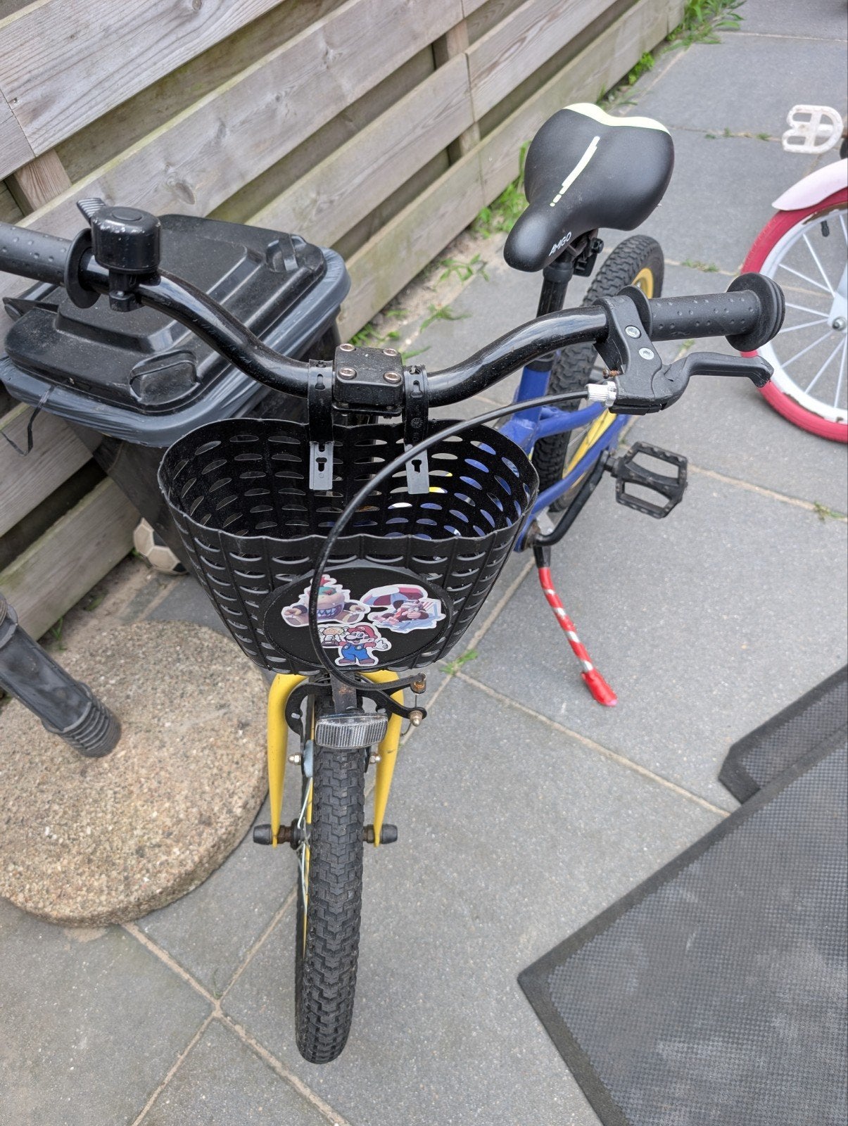 Kinderfietsen: Minnie Mouse (roze) en Amigo (blauw), Fietsen en Brommers, Fietsen | Kinderfietsjes, Ophalen, Gebruikt, 16 tot 20 inch