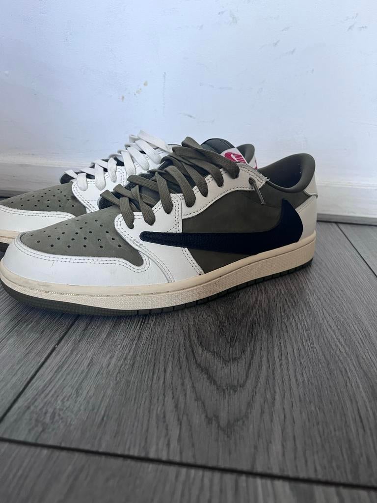 Travis Scott, Ophalen of Verzenden, Wit, Sneakers of Gympen