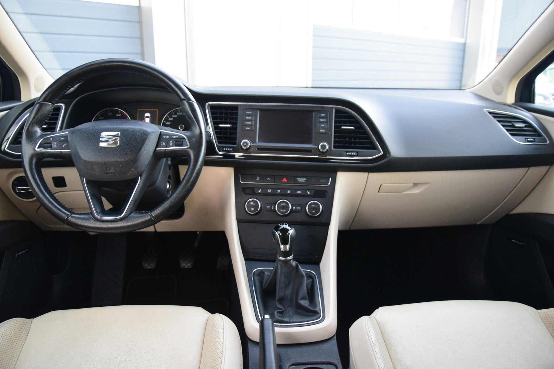 SEAT Leon 1.4 TSI Style Navi Leer/stoelverwarming Sound/pakk, Voorwielaandrijving, Euro 5, Gebruikt, Beige