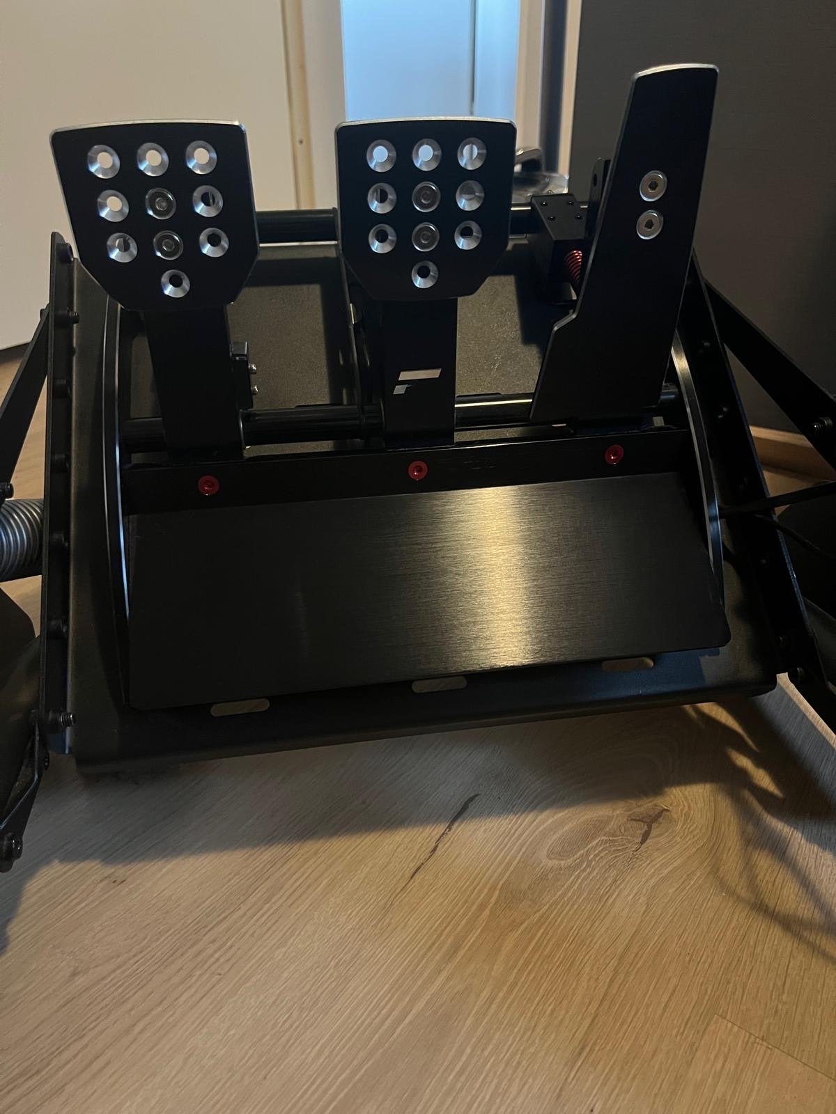Foto 9 van Playseat F1 met Fanatec DD Pro en Clubsport Pedalen V3