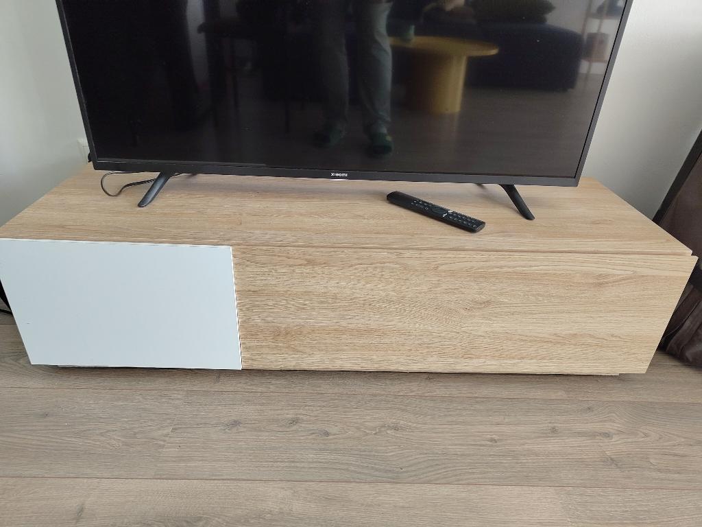 TV Console with Storage — Oak & White, Great Condition, Ophalen, Zo goed als nieuw