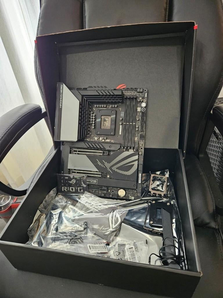 ASUS ROG Maximus Z790 Hero - top-tier LGA1700 moederbord, Computers en Software, Moederborden, LGA 1700, Ophalen of Verzenden