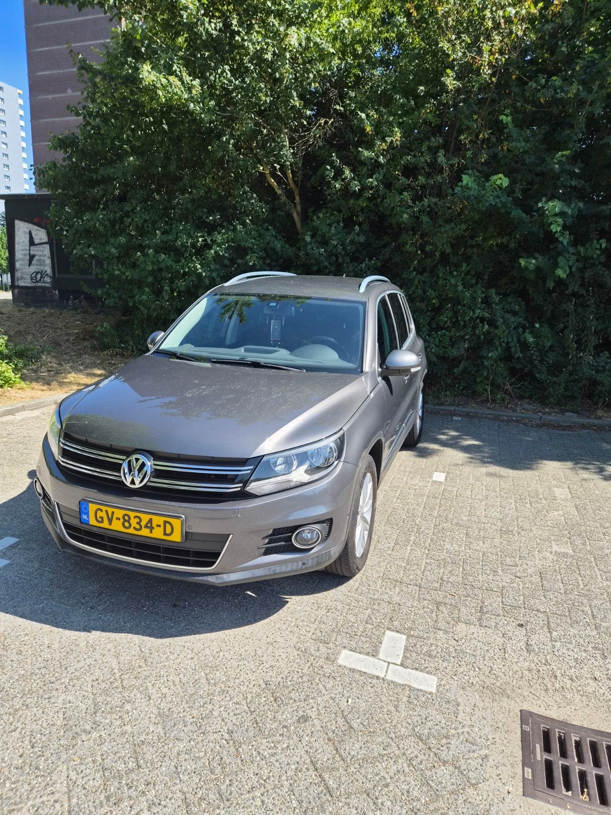 Volkswagen Tiguan 1.4 TSI 90KW BMT 2015 Grijs, Auto's, Volkswagen, Voorwielaandrijving, 4 cilinders, 122 pk, Origineel Nederlands