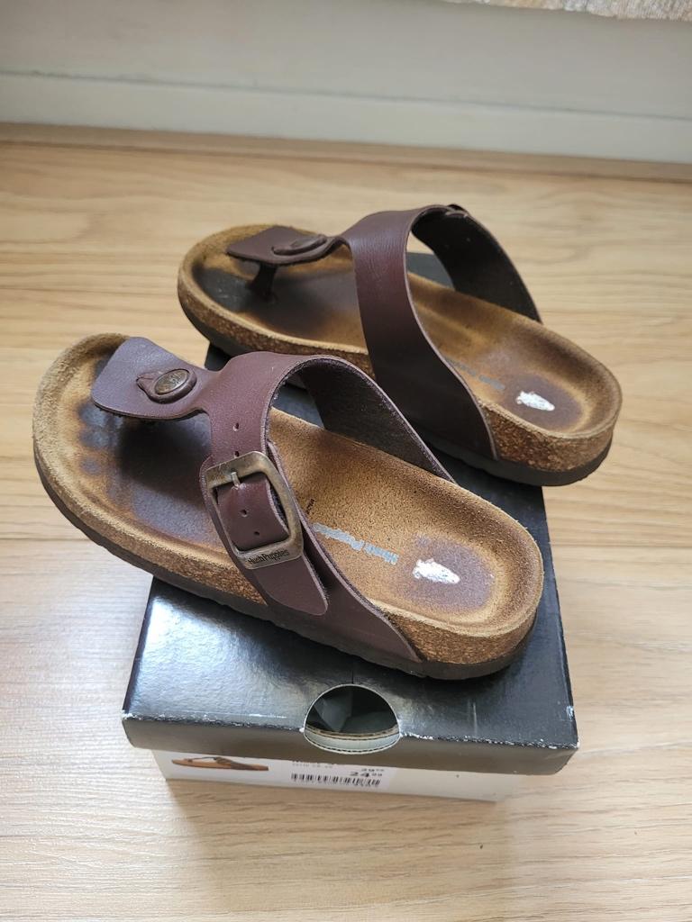 Hush puppies slippers bruin maat 29/30, Kinderen en Baby's, Kinderkleding | Schoenen en Sokken, Gebruikt, Hush Puppies, Jongen of Meisje