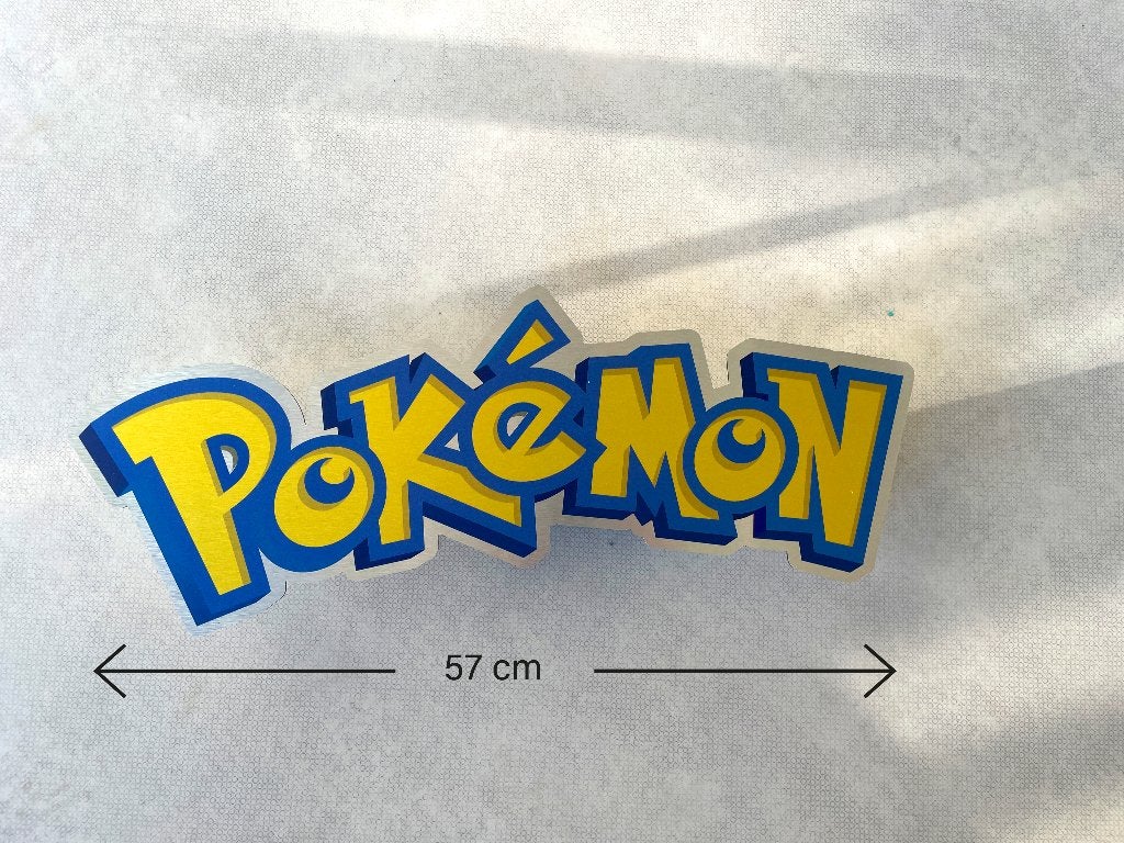 Reclamebord Pokémon logo bord, aluminium, rvs look, 57x23 cm, Ophalen of Verzenden, Nieuw, Reclamebord