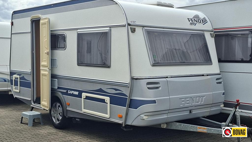 Fendt Saphir 420 QF incl. voortent en mover !, Caravans en Kamperen, Caravans, Bedrijf, Treinzit, Tot en met 4, Dwarsbed