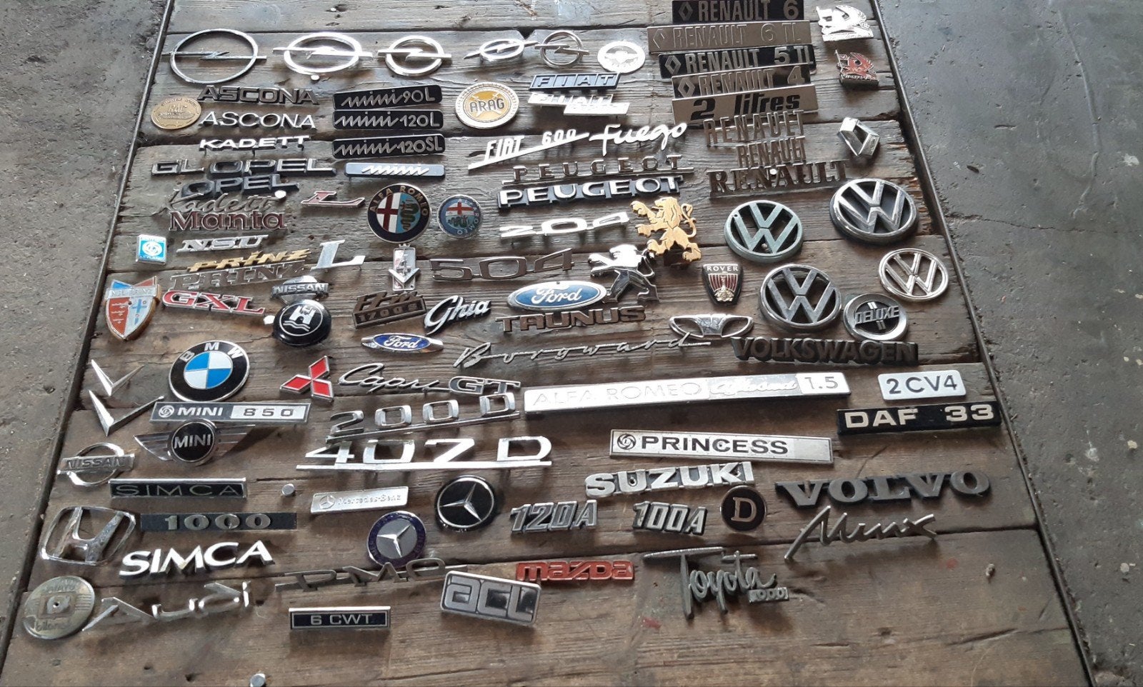 Auto emblemen, Ophalen of Verzenden, Gebruikt