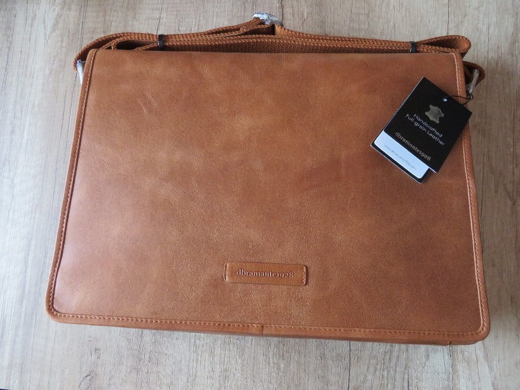 Dbramante1928 Laptoptas Marselisborg Messenger Tan 14 inch, Computers en Software, Nieuw, Ophalen of Verzenden, Meerdere vakken