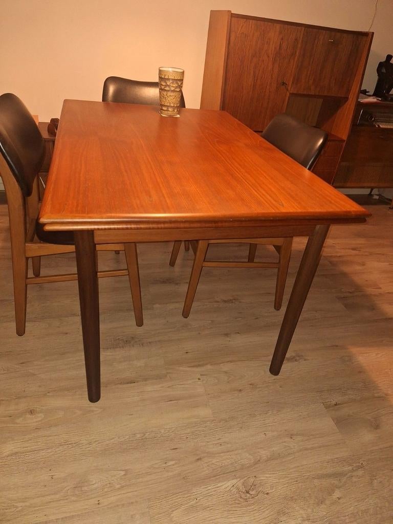Prachtige Deense uitschuif eettafel van Henning Kjaernulf in, Ophalen of Verzenden, Zo goed als nieuw