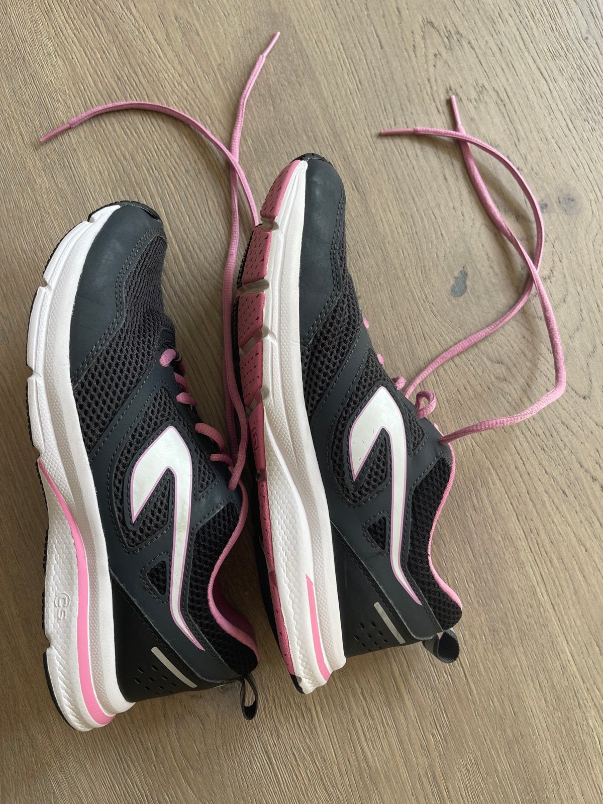 Kalenji dames hardloopschoenen maat 38 alleen in zaal gebrui, Gebruikt, Meisje, Sportschoenen, Ophalen of Verzenden