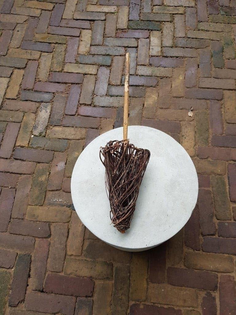 Wilgenpijl op stok, Ophalen, Zo goed als nieuw, Bruin, Natuurlijk materiaal