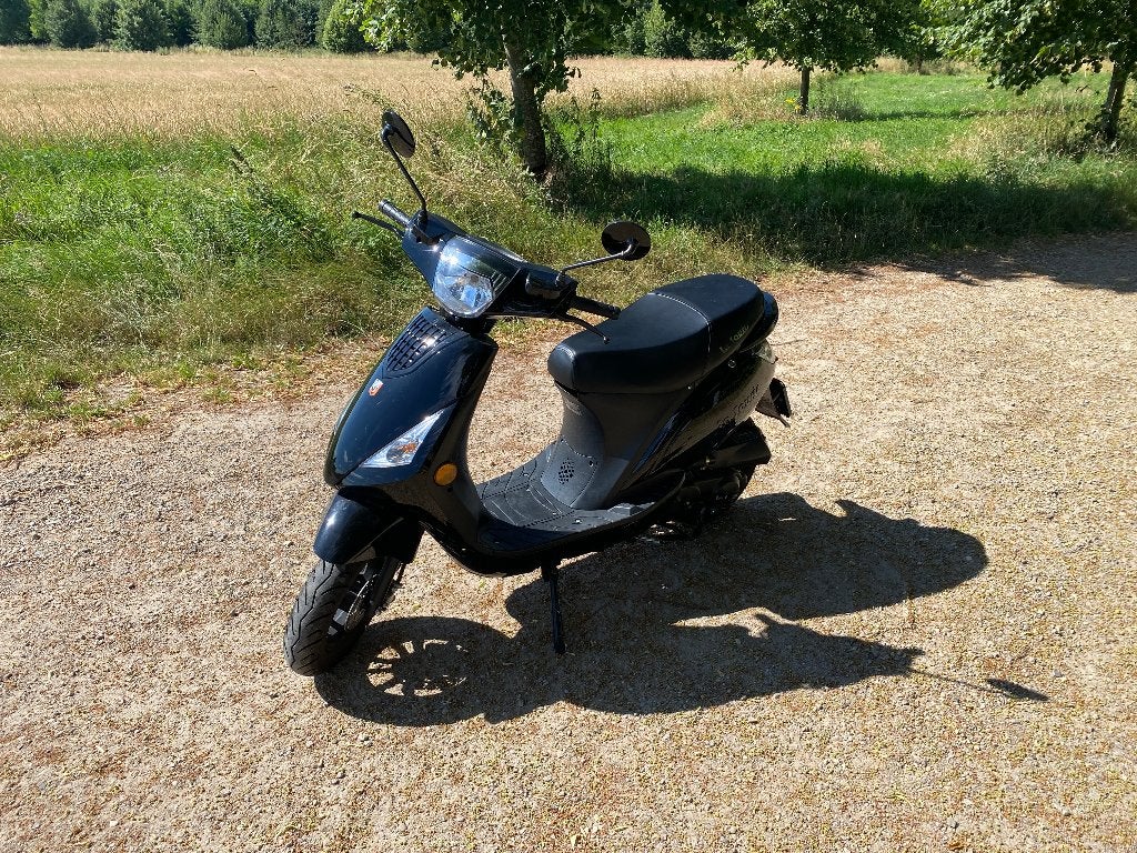 La Souris scooter met slot en helmen, Zo goed als nieuw, Benzine, Ophalen, Overige merken