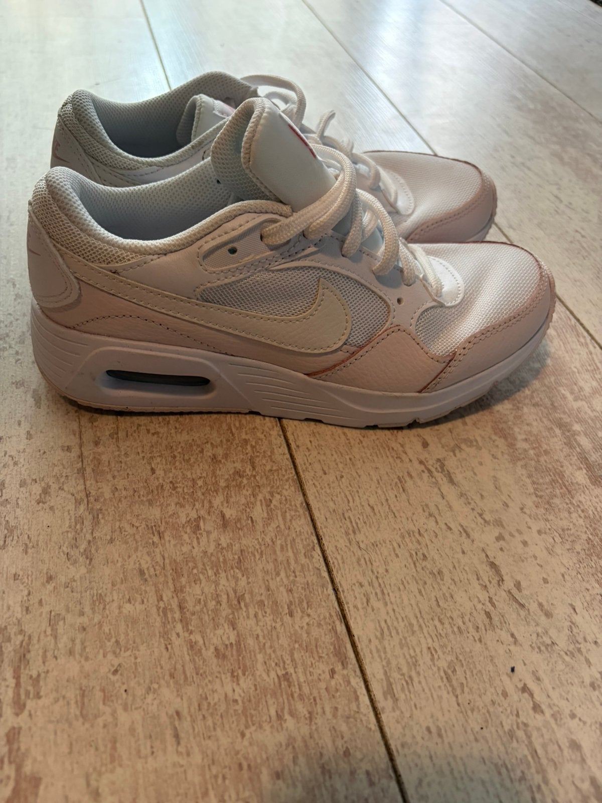 Nike air max maat 36, Nieuw, Ophalen of Verzenden, Overige sporten, Hardloopschoenen