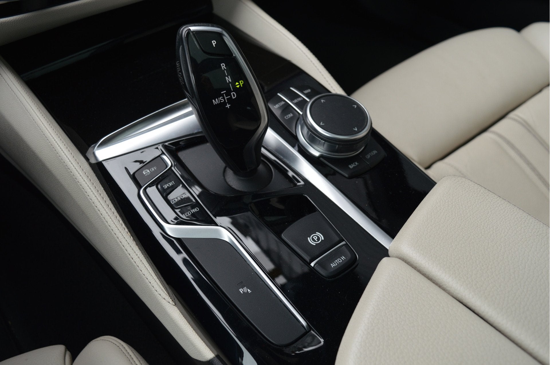 Foto 20 van BMW 5 Serie Touring 520i High Executive | M-PAKKET | PANO |