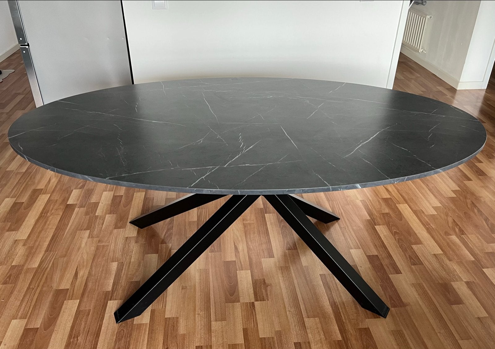 IKEA MARIEDAMM ovale tafel 180x100 zwart marmerpatroon, Ophalen, Gebruikt, 100 tot 150 cm, 150 tot 200 cm