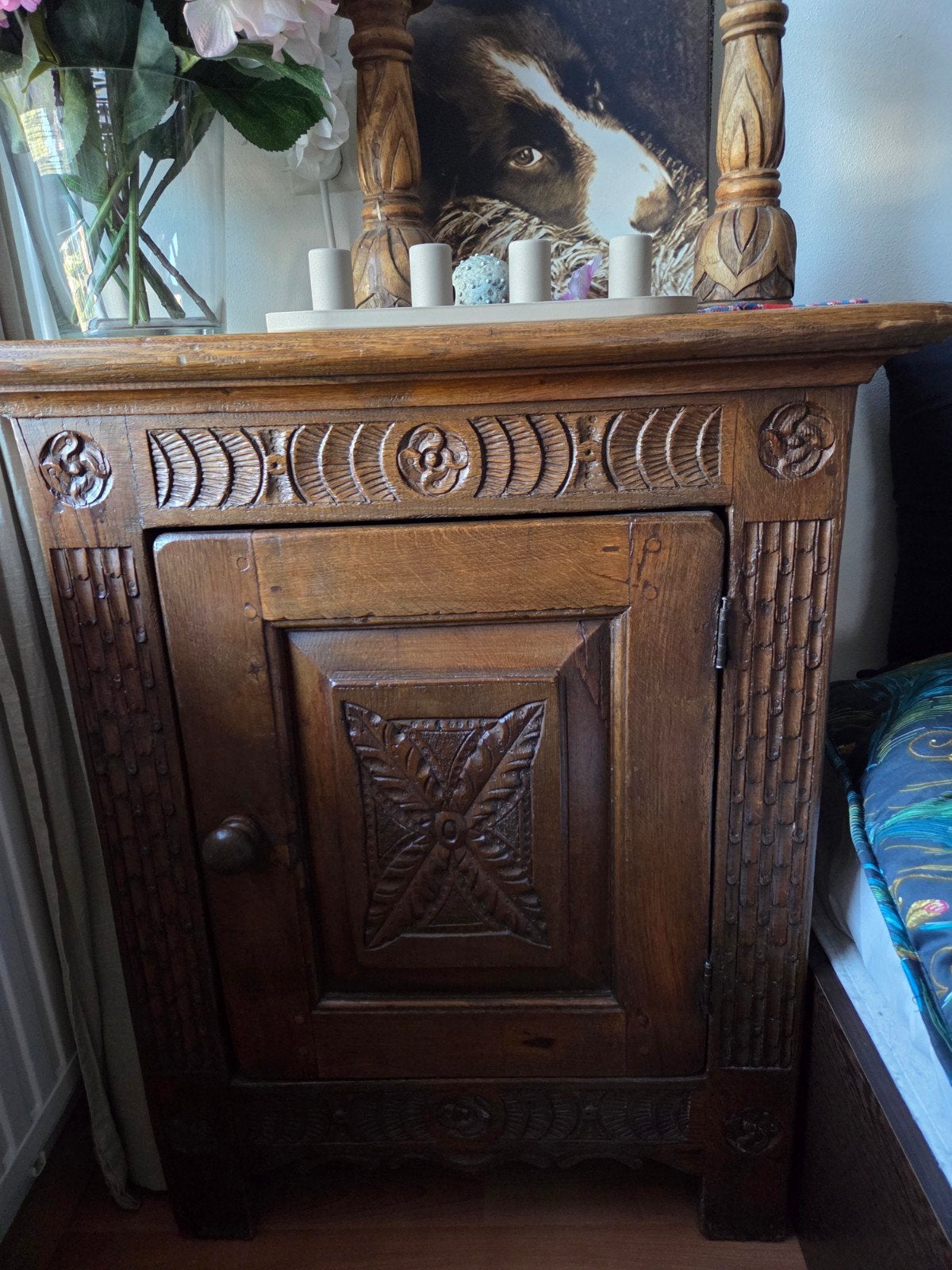 Antieke houten kast met houtsnijwerk, Antiek en Kunst, Ophalen of Verzenden