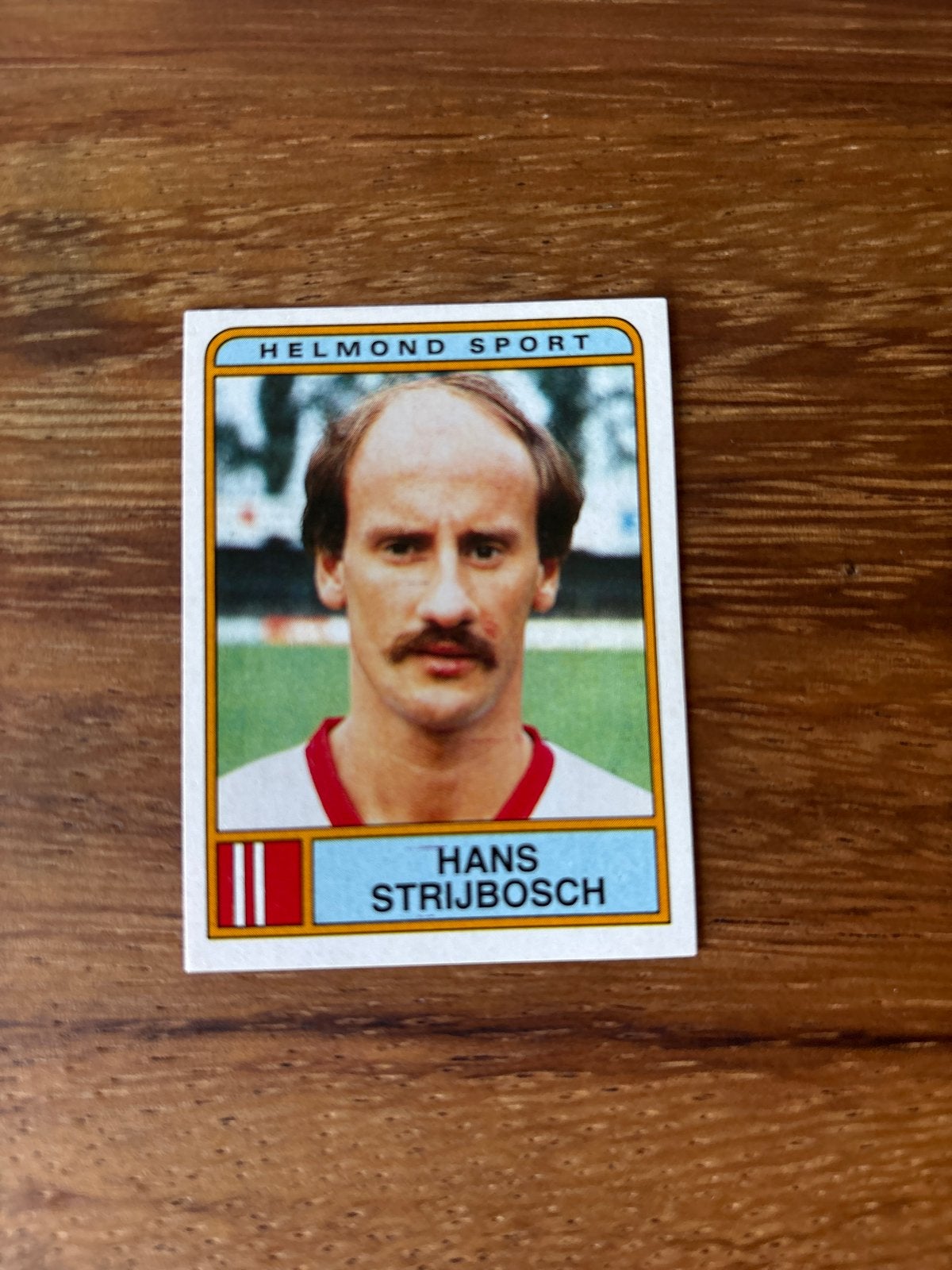 Panini Voetbal 84 Plaatje Hans Strijbosch Helmond Sport, Ophalen of Verzenden, Zo goed als nieuw, Stickers en Plaatjes