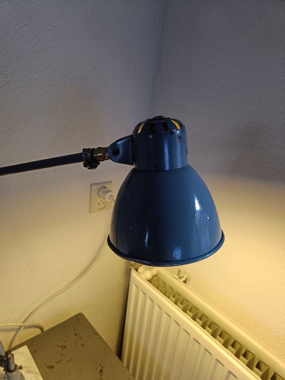 Foto 9 van werkplaats lamp , jaren 50 merk sis. Bauhaus stijl