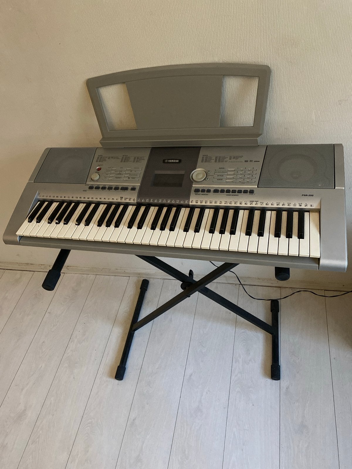 Yamaha PSR-295 Keyboard met standaard, Muziek en Instrumenten, Verzenden, Yamaha, Aanslaggevoelig, 61 toetsen