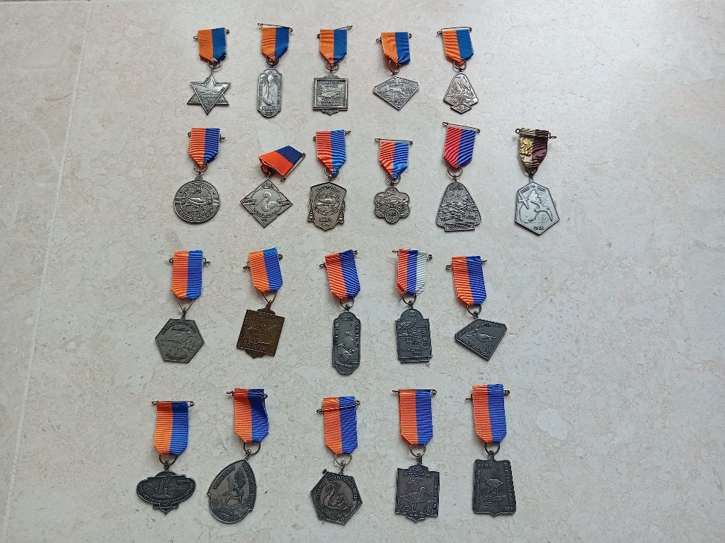 38x Medaille NHWB Vogeltocht 't Gouden Boltje 1968, 1989 etc, Ophalen of Verzenden, Overige materialen