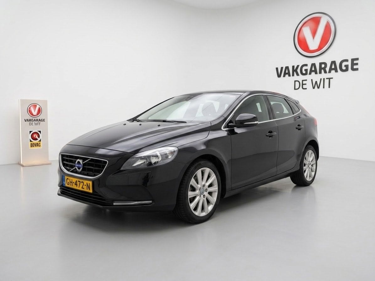 Volvo V40 1.6 T4 Momentum, Auto's, Stof, Zwart, 4 cilinders, 700 kg