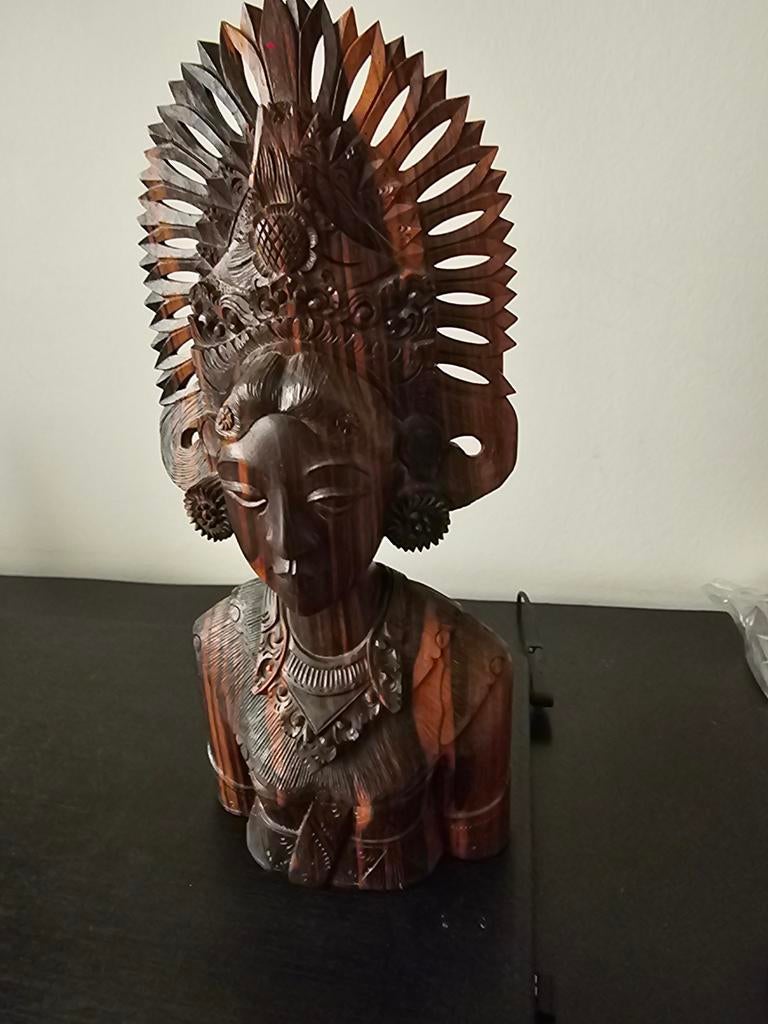 Houten Balinese Buste - Handgesneden Vrouw met Kroon, Antiek en Kunst, Buste, Ophalen of Verzenden, Handgemaakt, 20 - 50 cm