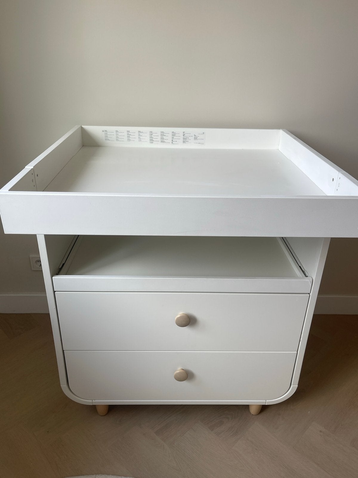 Witte commode met lades en opstaande rand, Ophalen, Gebruikt, 50 tot 70 cm, 75 tot 100 cm