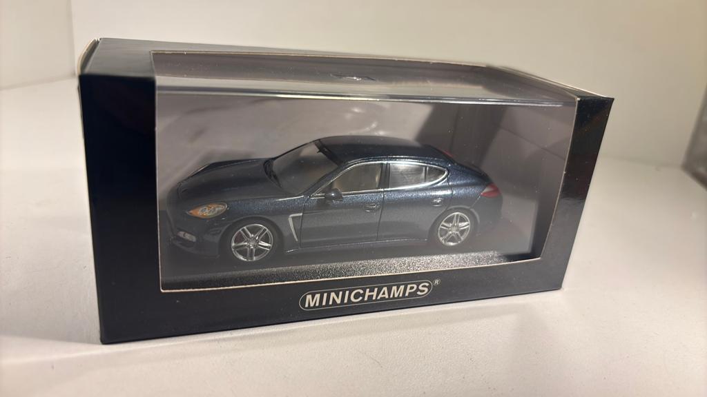 Porsche Panamera bleu minichamps 1.43, Auto, Ophalen of Verzenden, MiniChamps, A