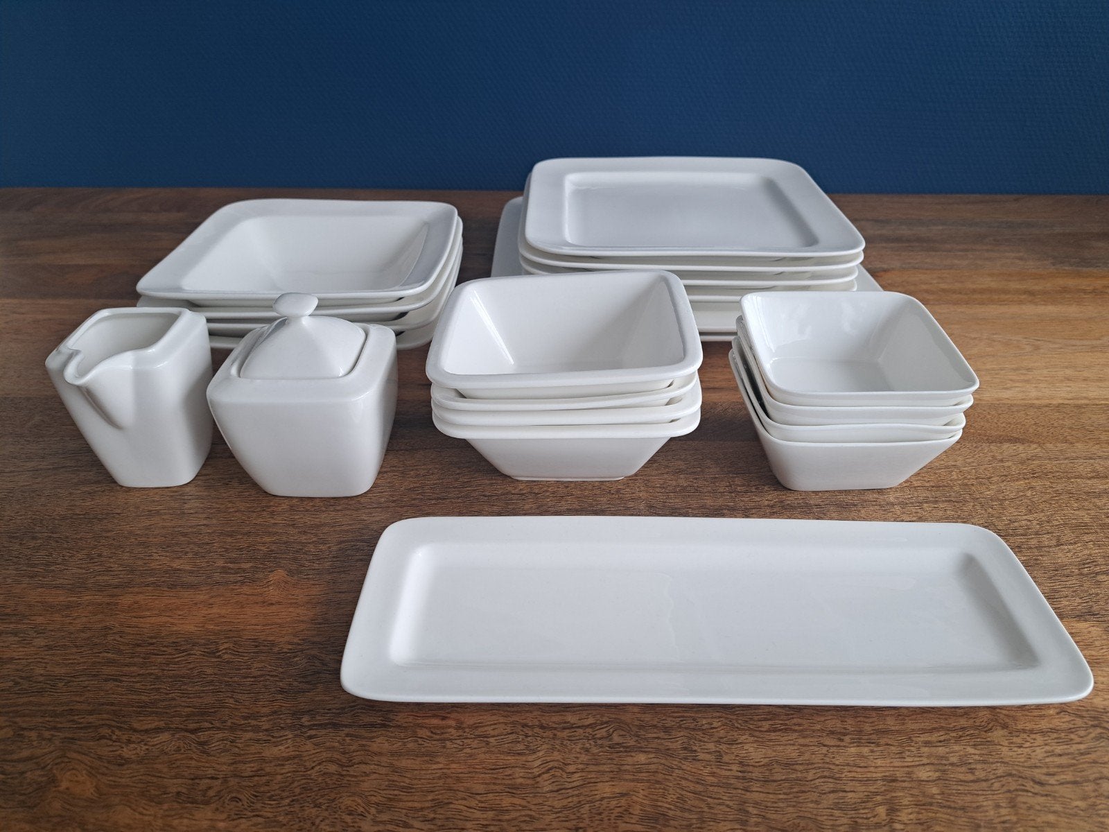 Wit servies set - Borden, schalen, suikerpot en melkkan, Ophalen, Landelijk/Boerenbont, Zo goed als nieuw, Porselein