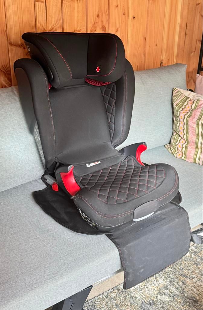Audi autokinderstoel Kidifix plus stoelbeschermer, Verstelbare rugleuning, Zo goed als nieuw, 9 t/m 36 kg, Isofix