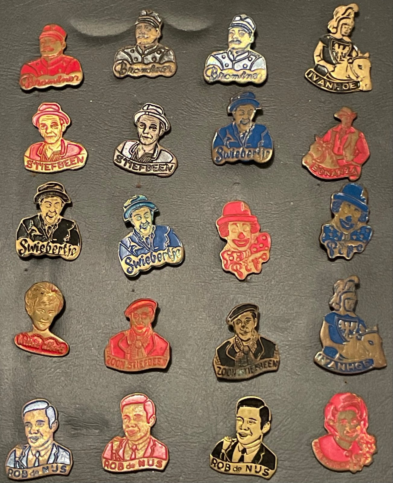 20 Vintage Televisie Acteurs Speldjes - Jaren '70/'80, Verzamelen, Ophalen of Verzenden, Gebruikt, Overige onderwerpen, Speldje of Pin