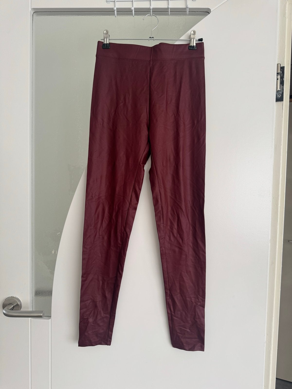 Bershka bordeauxrode legging maat S, Kleding | Dames, Legging, Maat 36/38 (S), Ophalen of Verzenden, Zo goed als nieuw