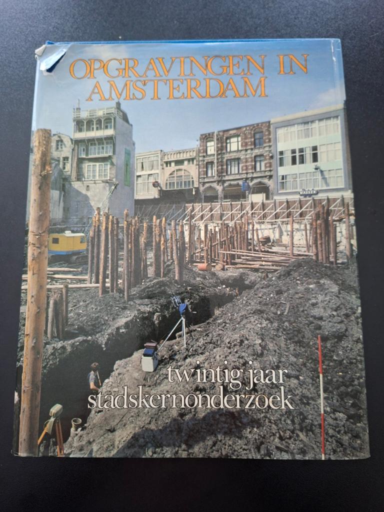Opgravingen in Amsterdam: Twintig jaar stadskernonderzoek, Ophalen of Verzenden, 20e eeuw of later, Gelezen, Onbekend