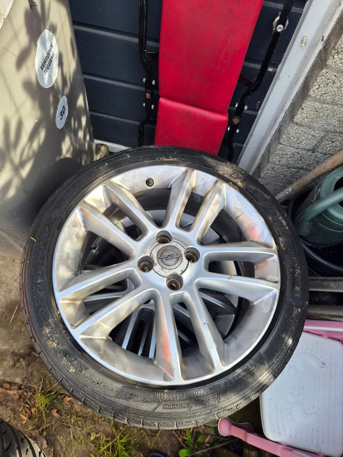 Originele Opel 17 inch velgen + banden 215/45 R17 – 4x100, Auto-onderdelen, Ophalen, Banden en Velgen, 17 inch, Personenwagen