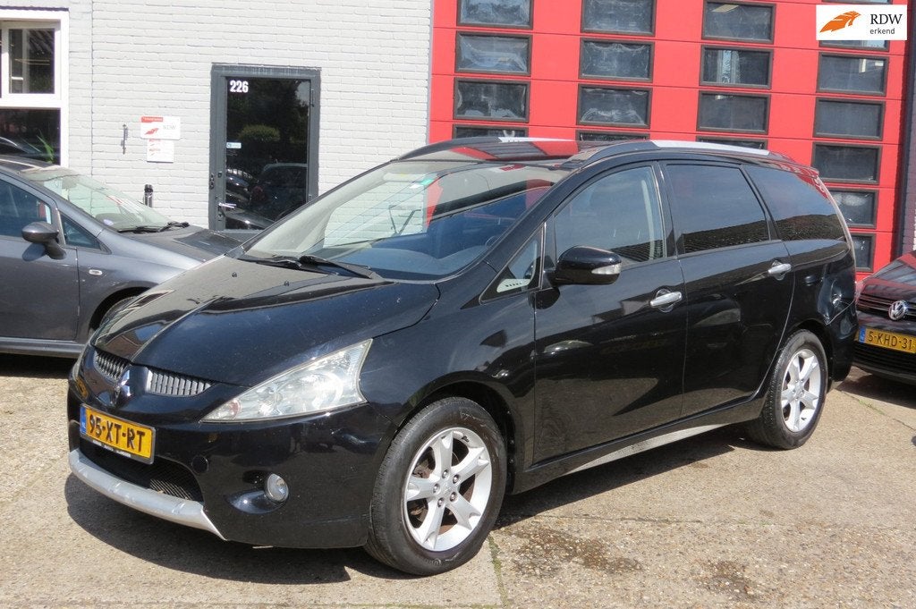 Mitsubishi Grandis 2.4-16V InSport AUTOMAAT, 7 PERS, NWE APK, Auto's, Mitsubishi, 7 stoelen, Zwart, 93 €/maand, 2378 cc