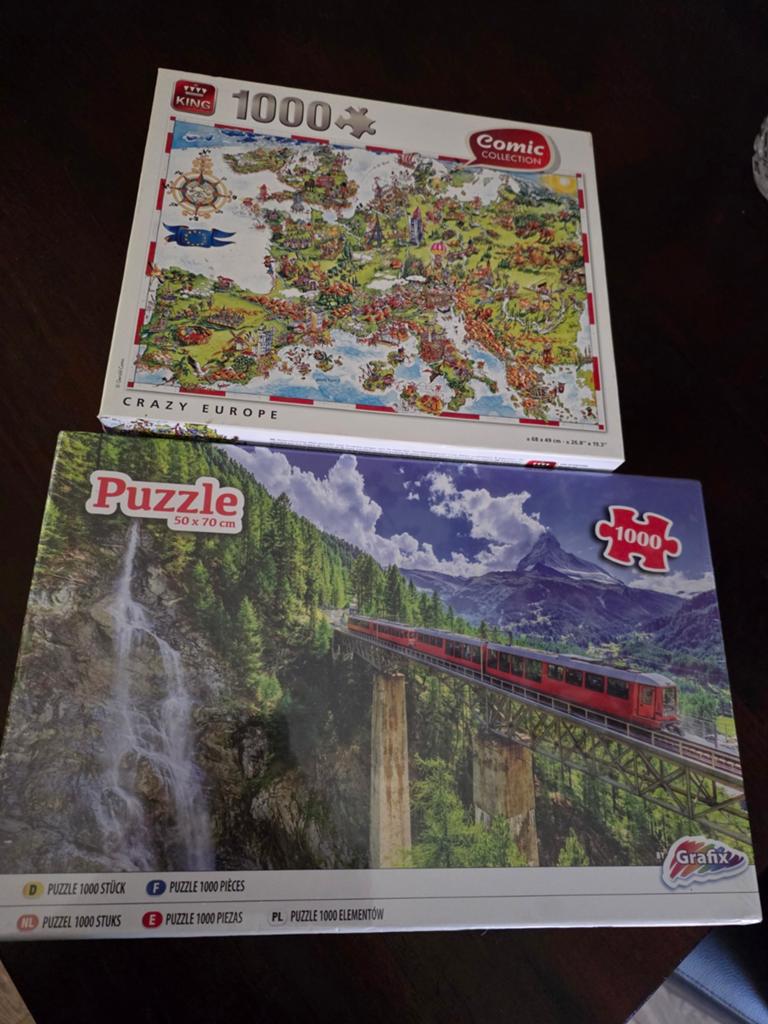 2x Legpuzzel 1000 stukjes: Crazy Europe & Trein in Bergen, Ophalen of Verzenden, 500 t/m 1500 stukjes, Gebruikt, Legpuzzel