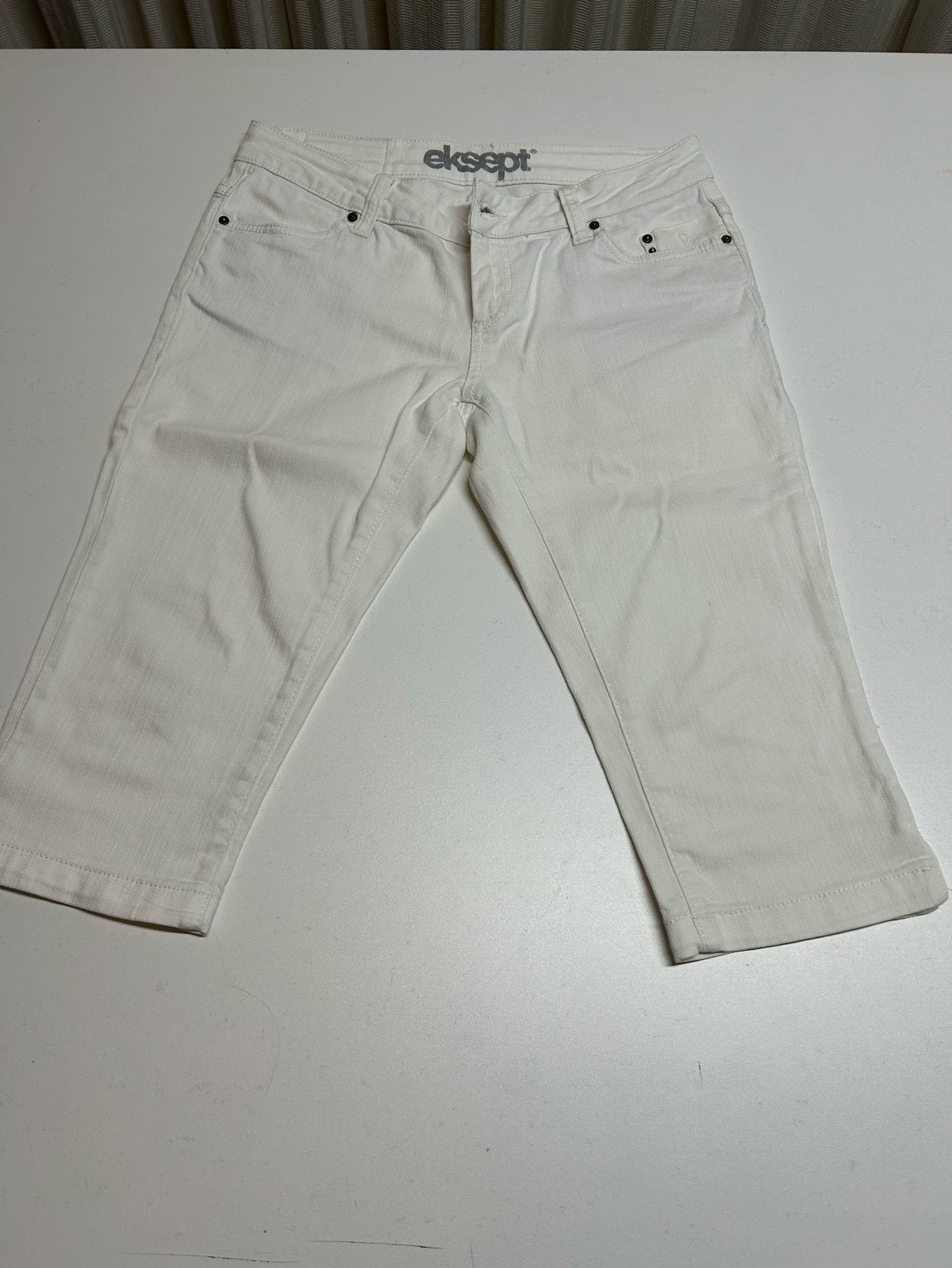 Witte spijkerbroek over de knie - Eksept, Maat 38/40 (M), Wit, Ophalen of Verzenden, Driekwart