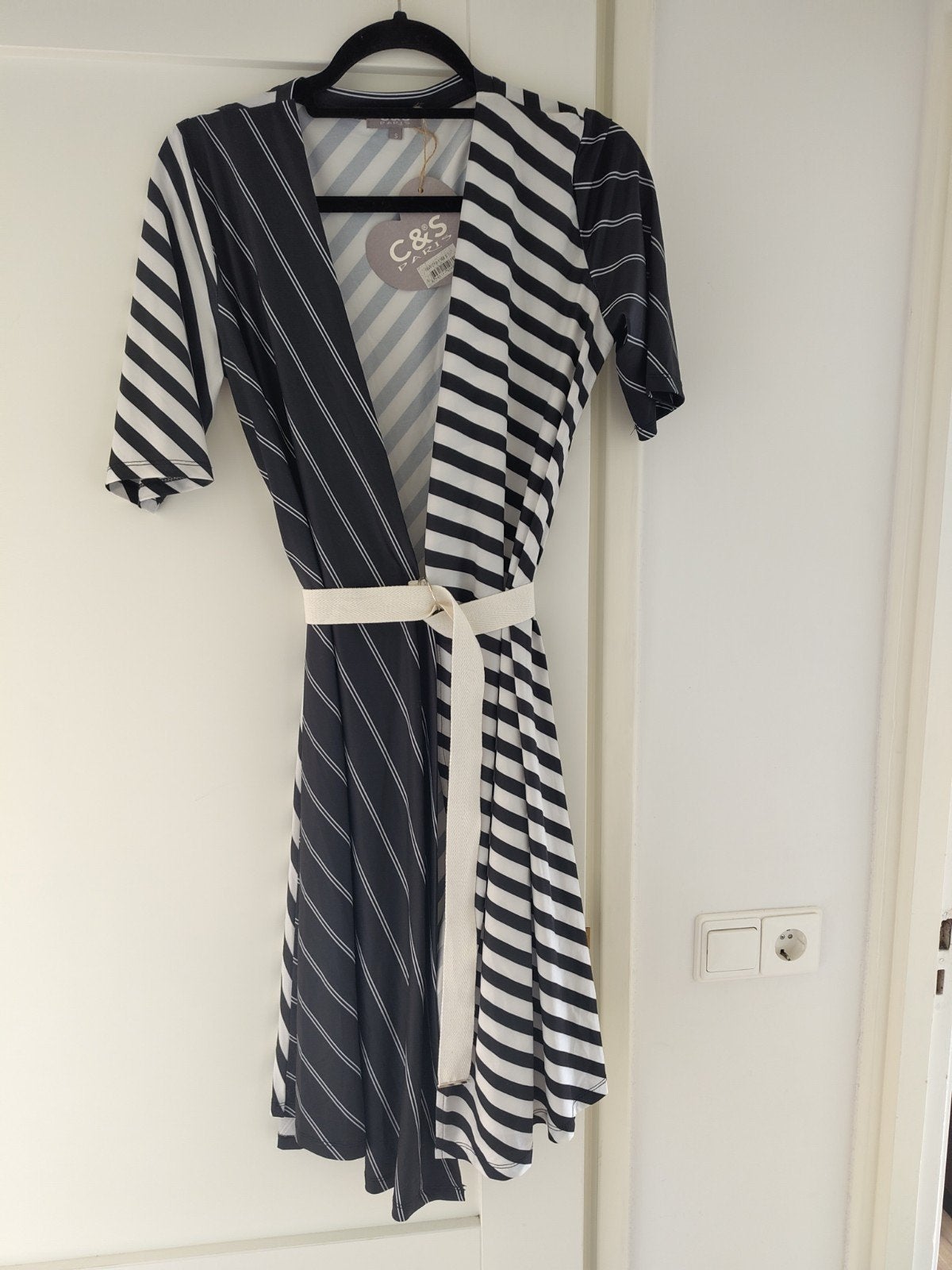 Lange luchtige wikkeljurk in zwart en groen, Kleding | Dames, Jurken, C&S Paris, Zwart, Nieuw, Ophalen of Verzenden